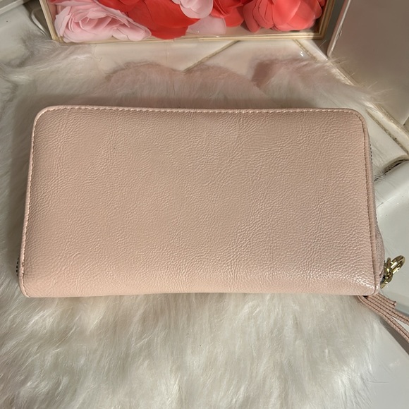 Betsy Johnson light pink wristlet with bow - Picture 9 of 15